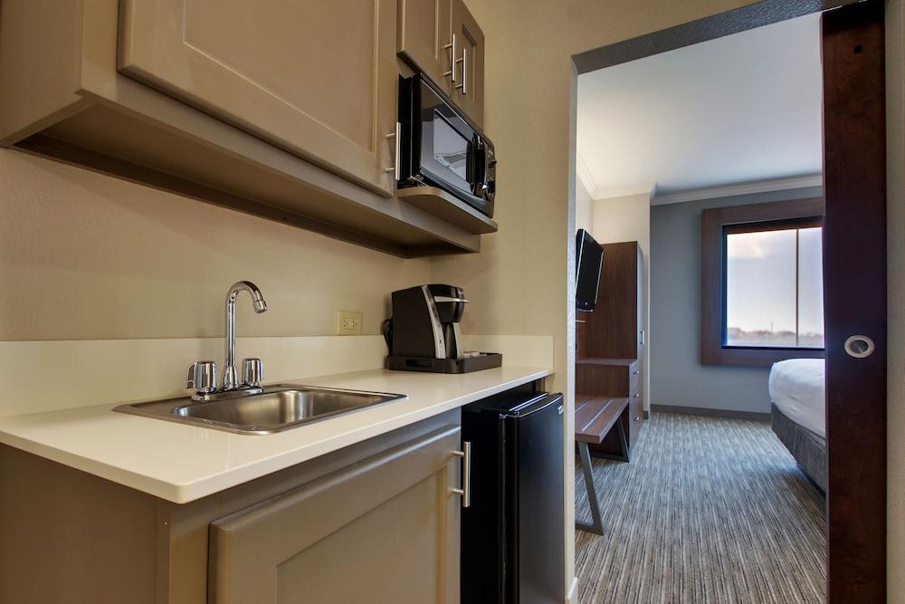 Holiday Inn Express Hotel & Suites Vernon College Area by IHG photo 7