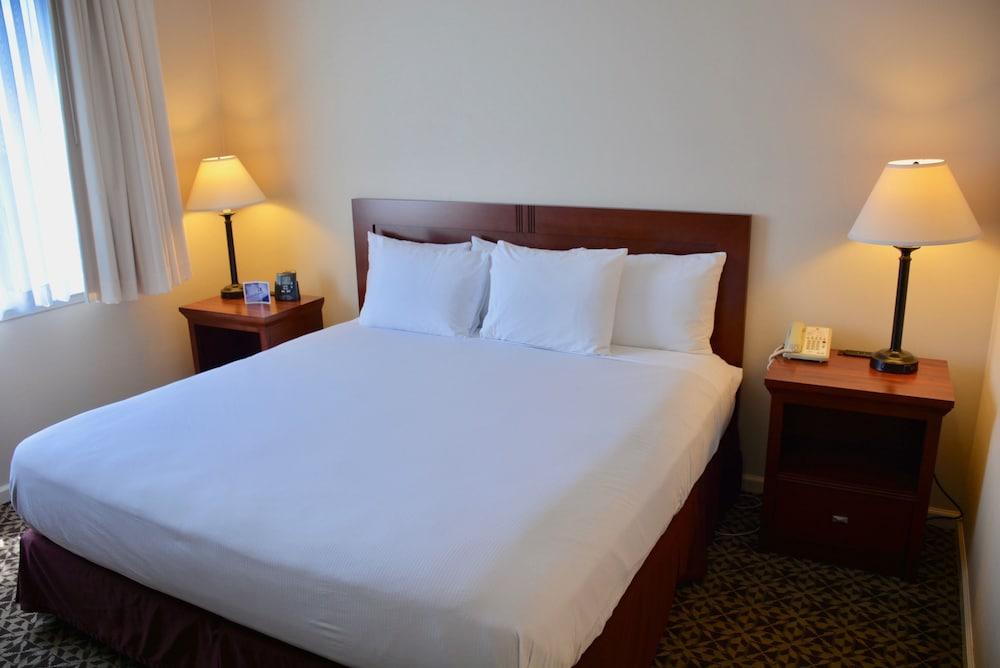 DoubleTree Suites by Hilton Hotel Mt. Laurel photo 8