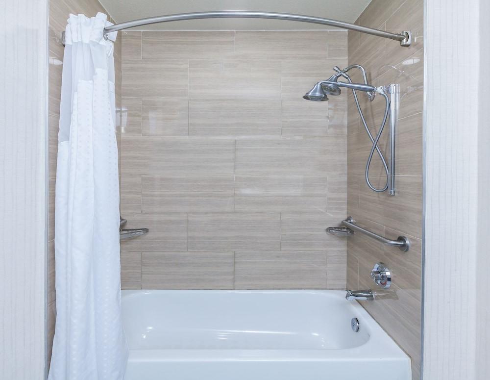 Holiday Inn Express & Suites Houston East, by IHG photo 9