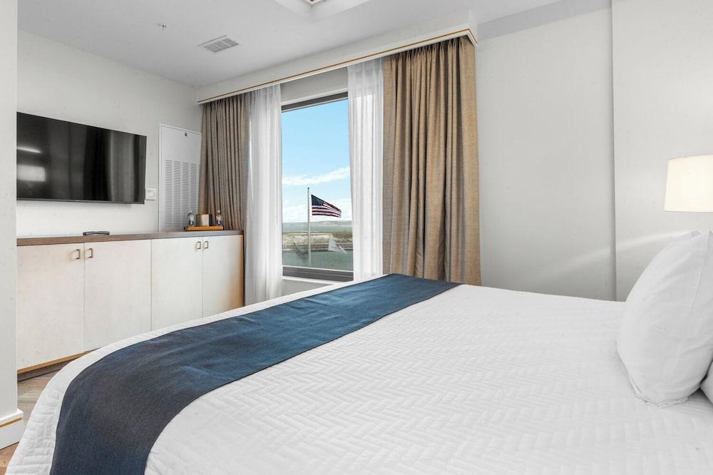 Harbor Suites at Harborwalk Village photo 17