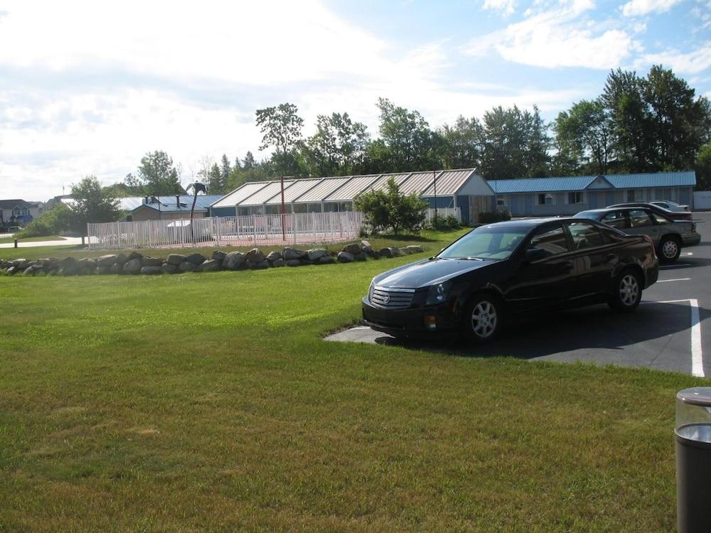 Great Lakes Inn photo 16