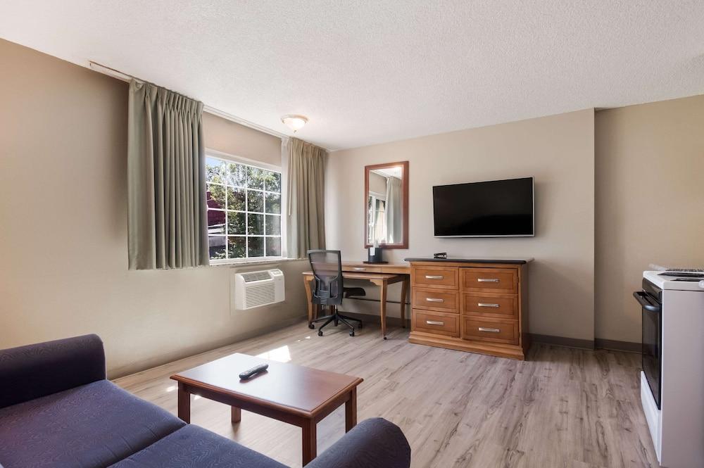 Rodeway Inn & Suites Portland West - Beaverton photo 1