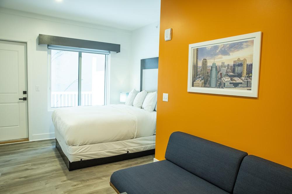 Peachtree Suites photo 2