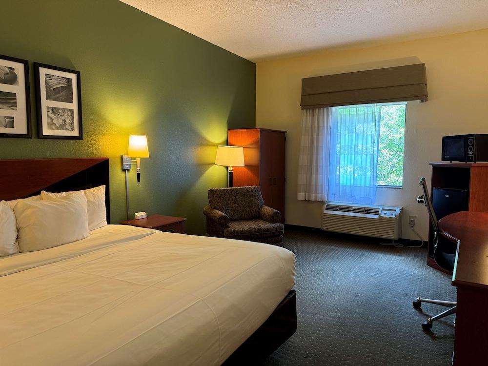 SureStay by Best Western Pearl Jackson Airport photo 8