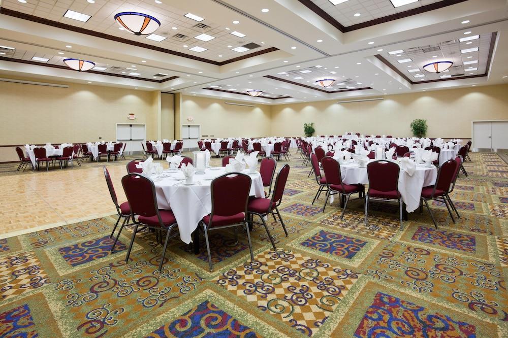 Holiday Inn & Conference Center Marshfield by IHG photo 22