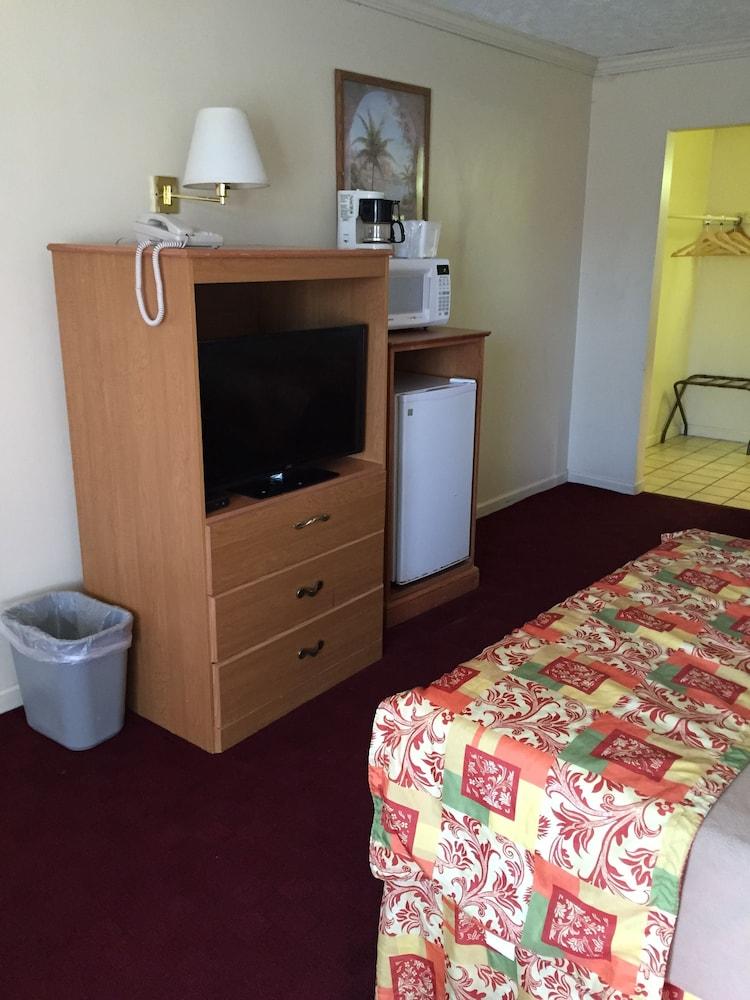 Wildwood Inn Tropical Dome & Theme Suites photo 86