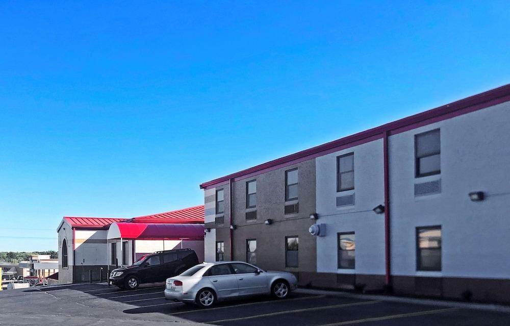 Econo Lodge Truman Inn photo 10