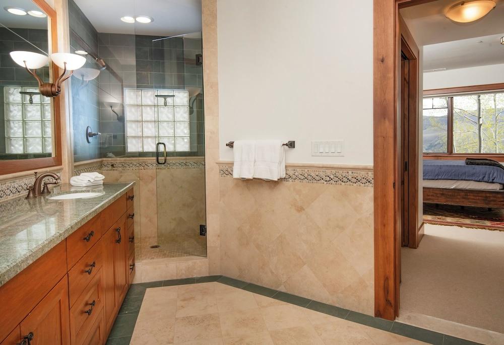 Hummingbird by Elevation Accommodations photo 19