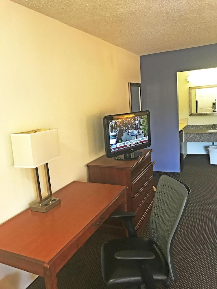 Days Inn & Suites by Wyndham Mobile photo 21