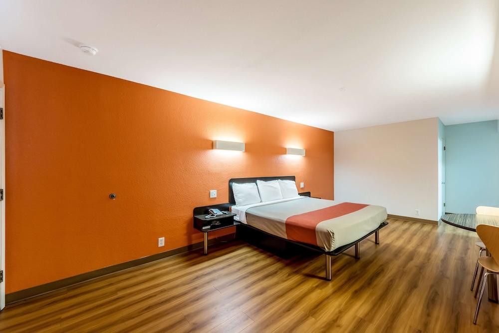 Motel 6 San Antonio, TX - South WW White Rd photo 13