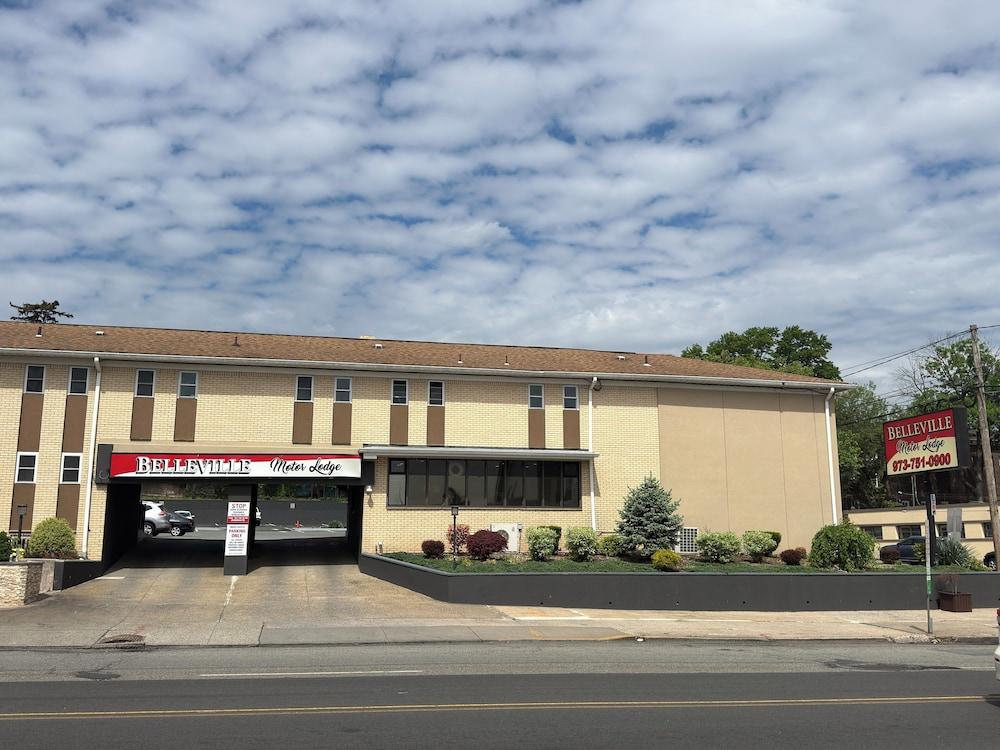 Belleville Motor Lodge photo 13