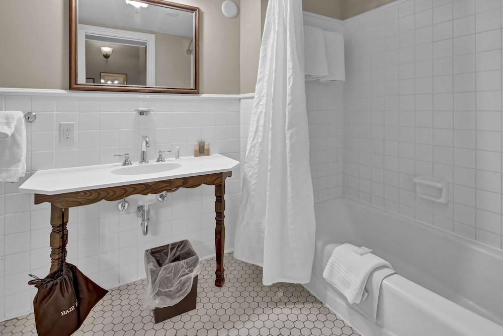 St James Hotel, a Historic Hotel of America photo 10