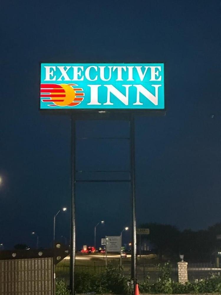 Executive Inn photo 10