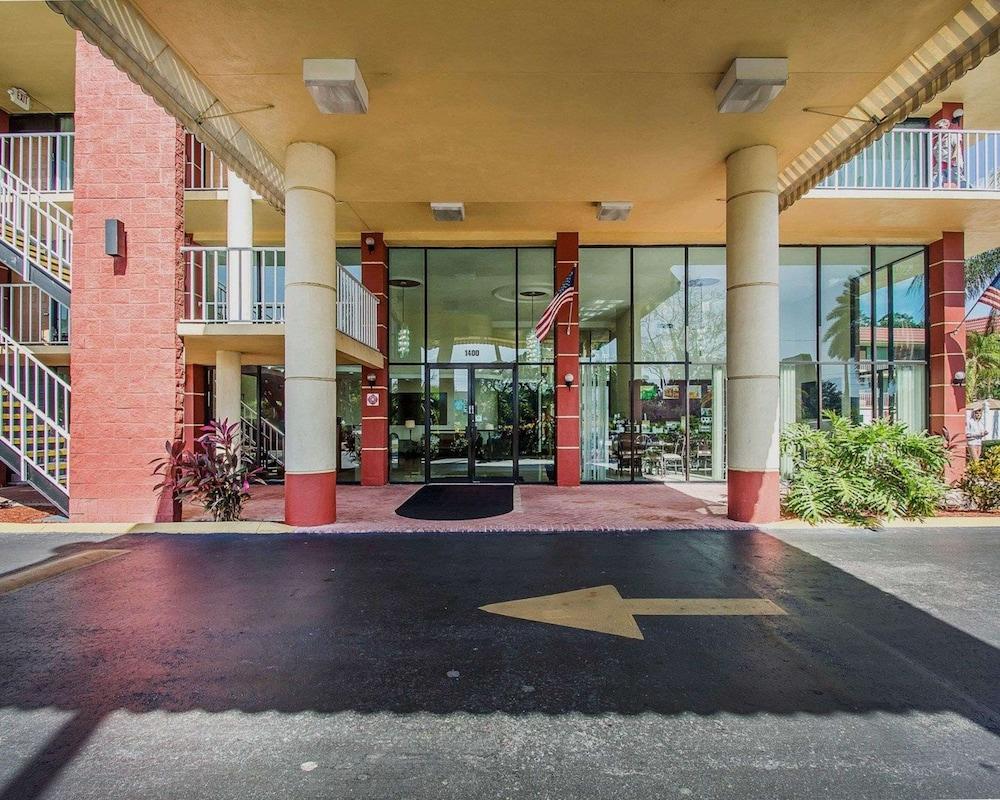 Quality Inn & Suites at Tropicana Field photo 2