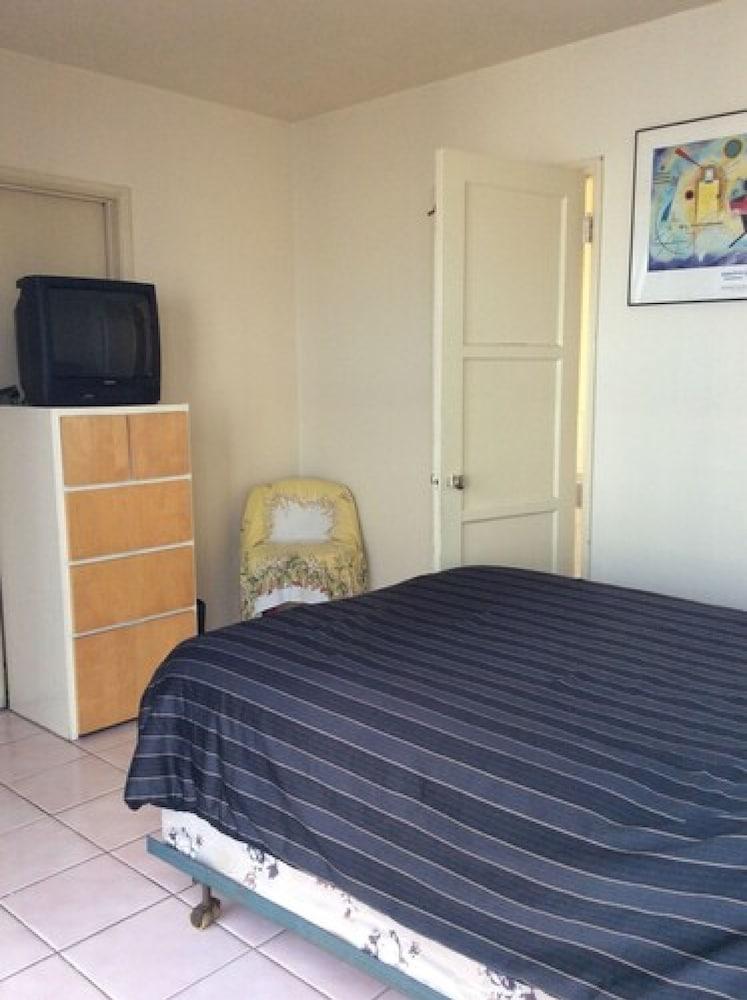 Pavilions Motel photo 18