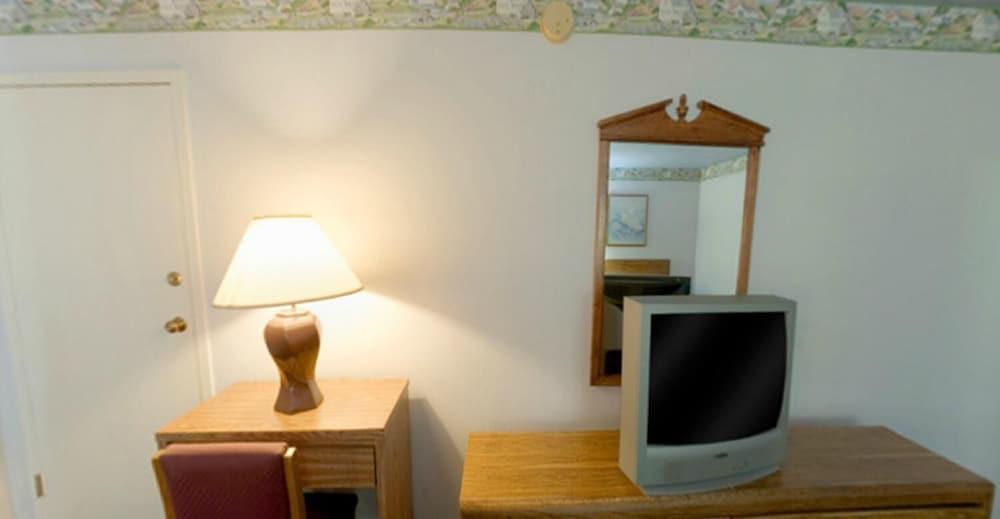 Americas Best Value Inn Litchfield photo 8