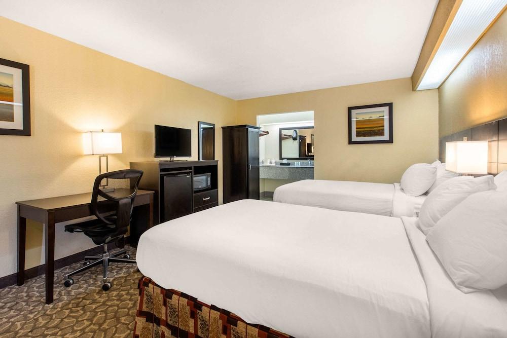 Ramada by Wyndham Santee I-95 photo 10