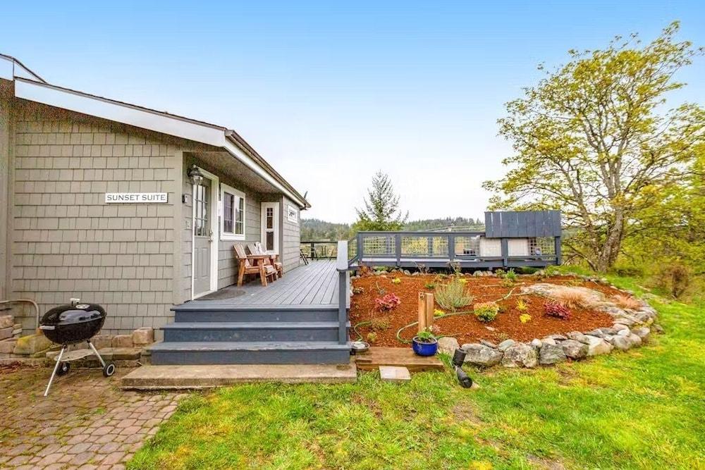 Deer Harbor Cottages photo 54