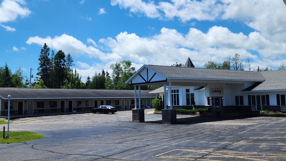 Econo Lodge Lakeshore photo 38