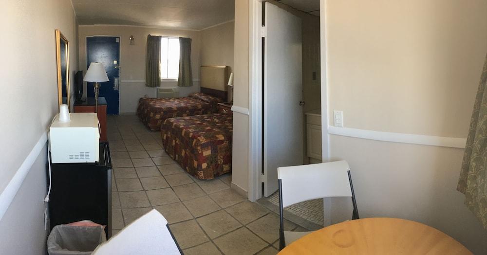 Four Winds Motel photo 4