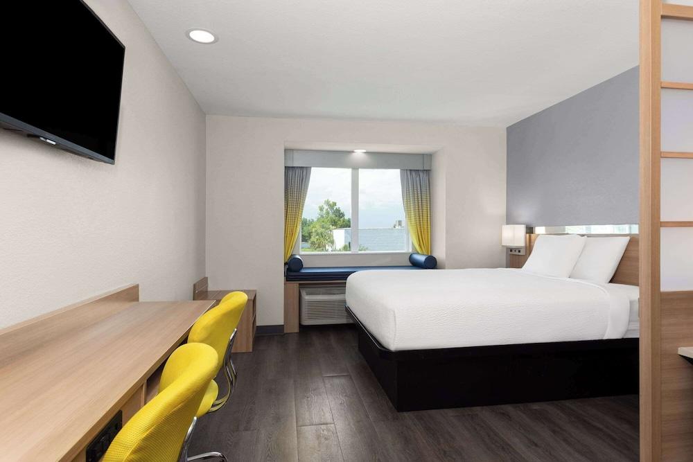 Microtel Inn & Suites by Wyndham Panama City photo 21