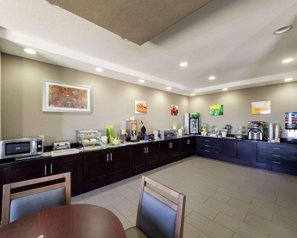 Garner Hotel Victoria - East by IHG photo 37