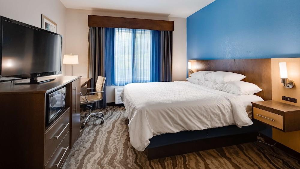 Best Western Plus River Escape Inn & Suites photo 11