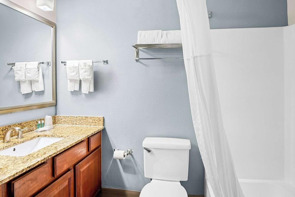 MainStay Suites Addison-Dallas photo 13