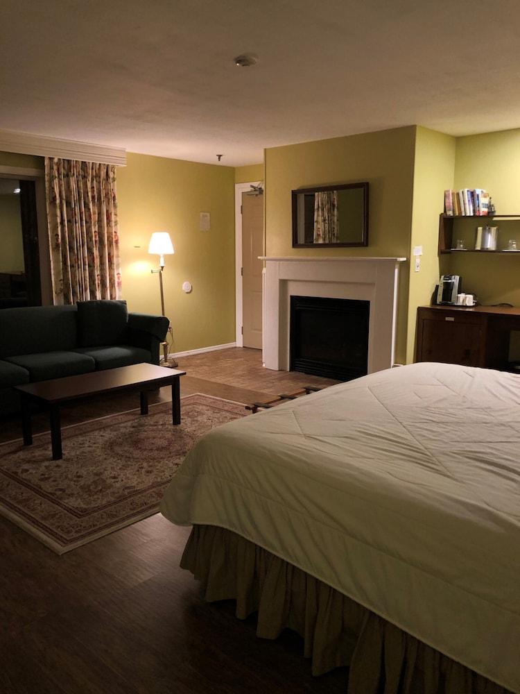 Delamater Inn photo 84