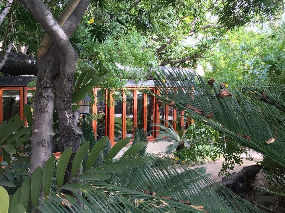 GetAways at Palm Springs Tennis Club photo 8