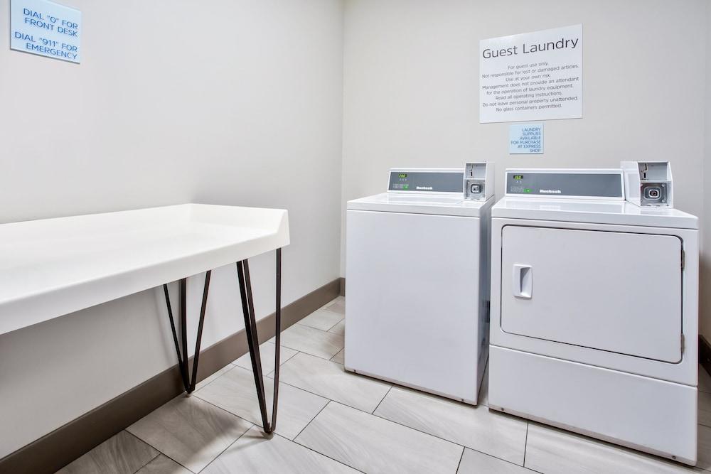Holiday Inn Express Hotel & Suites Belleville by IHG photo 55