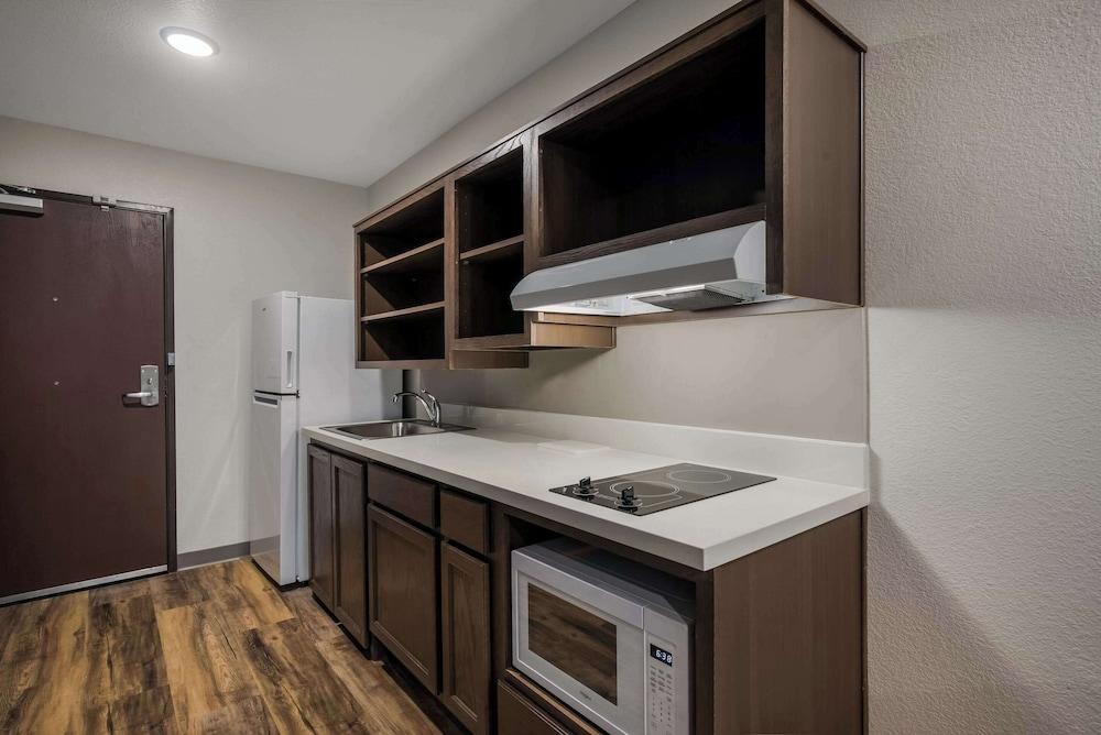 Woodspring Suites Milwaukee - Menomonee Falls photo 8