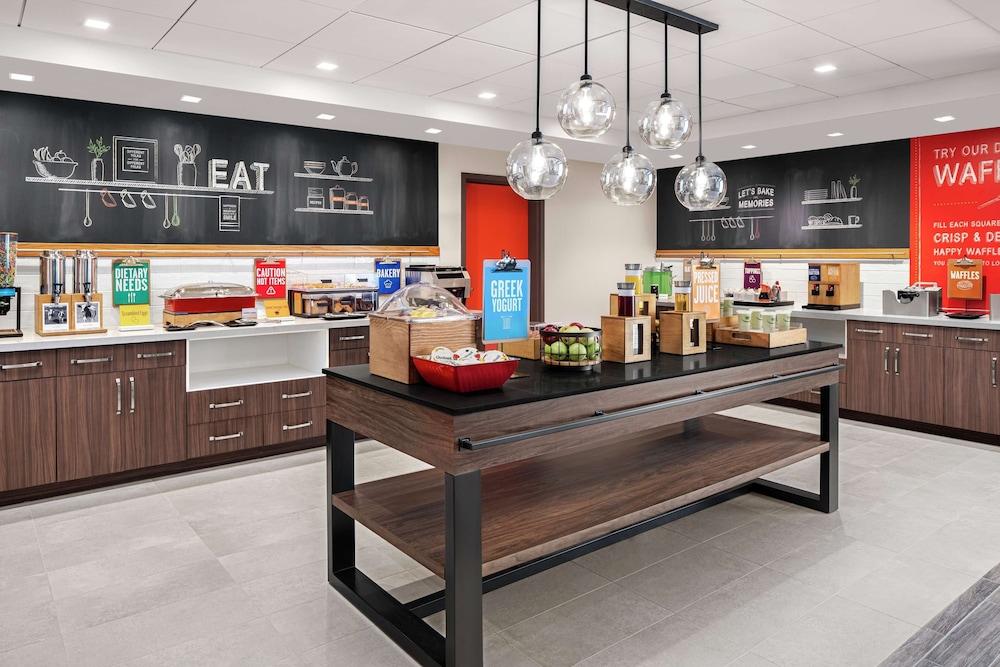 Hampton Inn & Suites Bridgeview Chicago photo 2