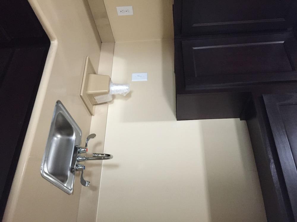 Downtowner Inns photo 24