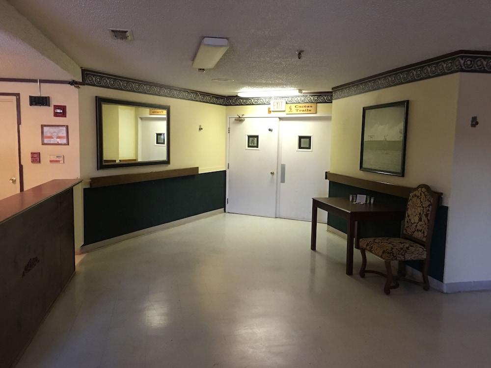 Reddy Inn and Suites photo 2