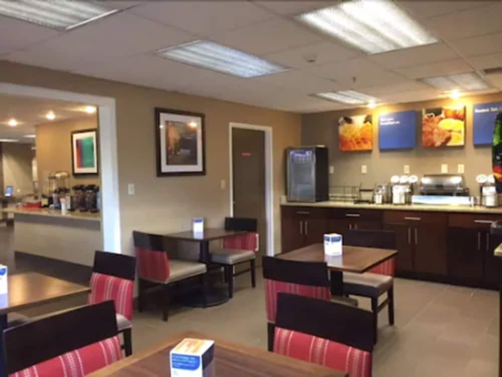Comfort Inn Tucson Central photo 30