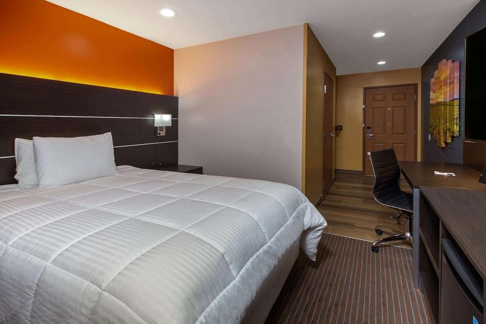 Hotel Vinea, a Travelodge by Wyndham photo 5