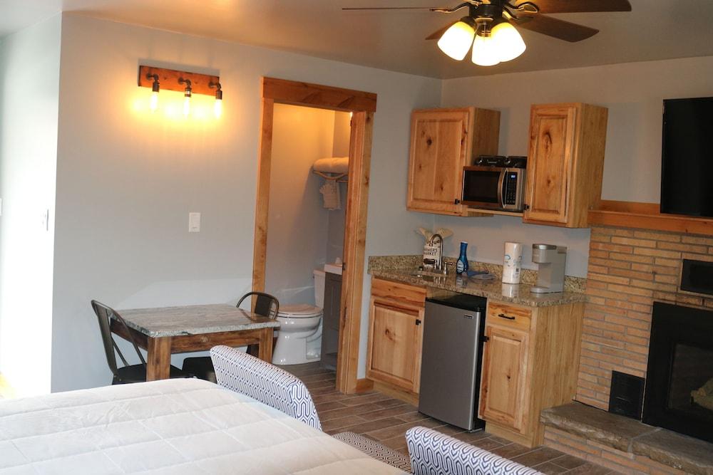 Columbine Inn photo 24