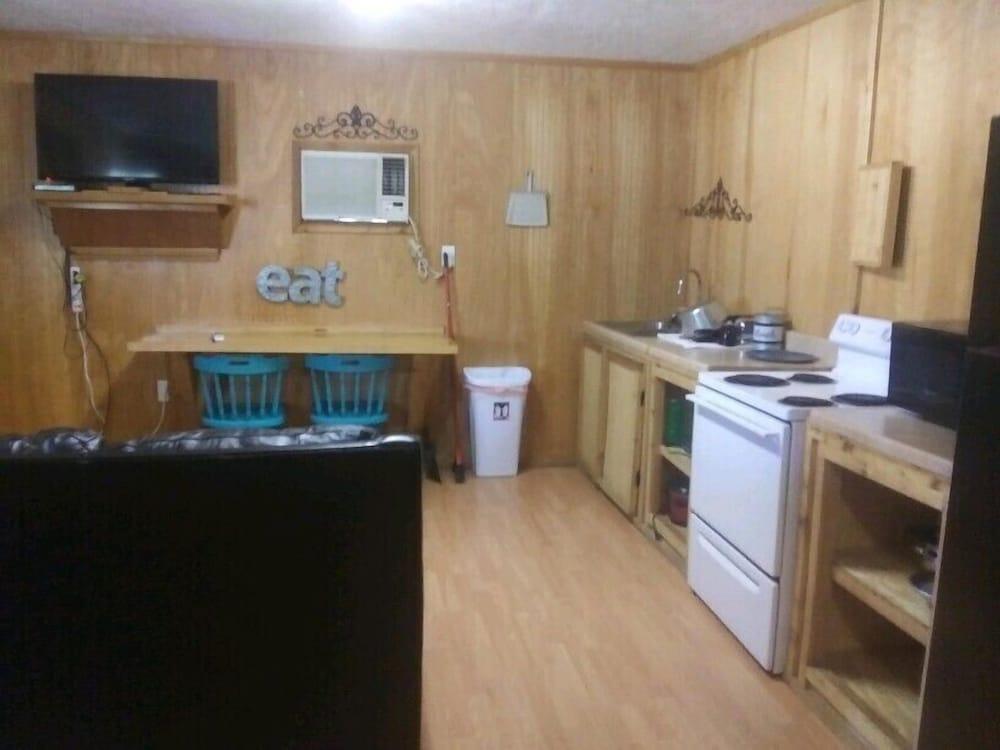 Whispering Creek Lodging & RV Resort photo 26