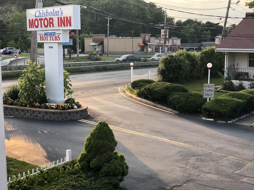 Chisholms Motor Inn photo 18