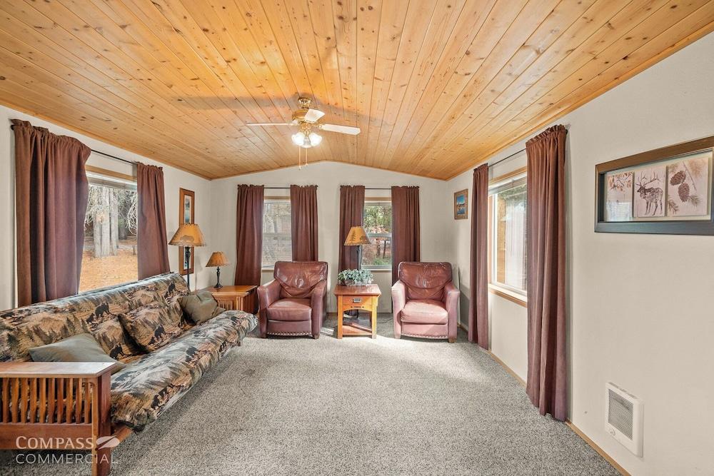 Willamette Pass Inn Chalets photo 12