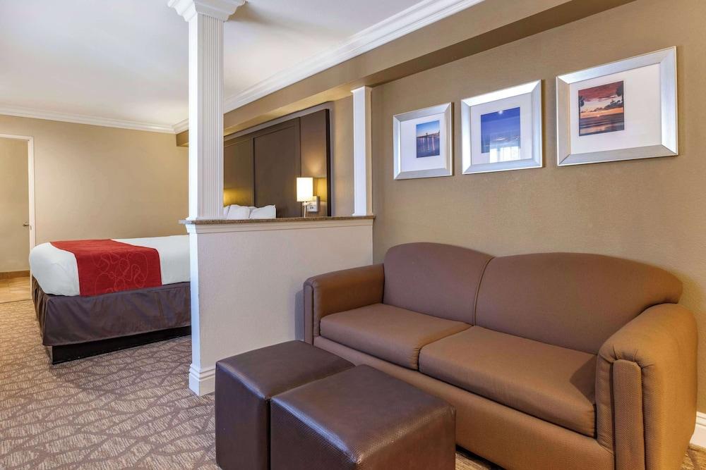 Comfort Suites San Clemente Beach photo 35
