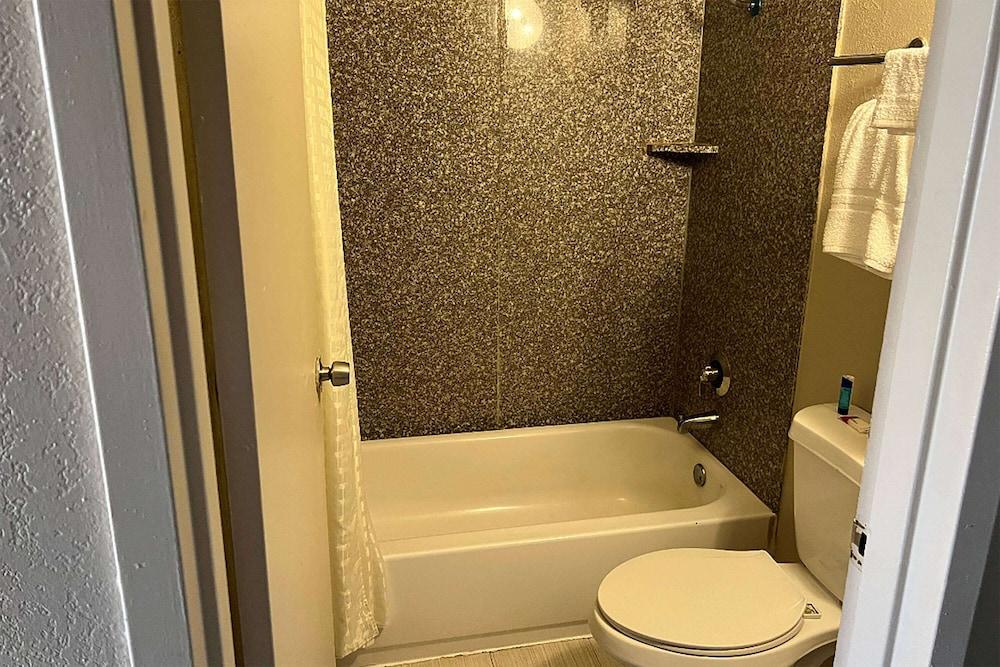 Baymont by Wyndham Odessa University Area photo 31