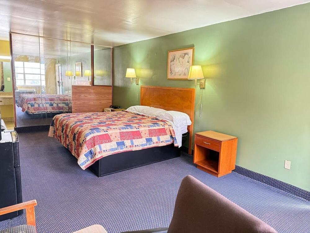 Relax Inn photo 19