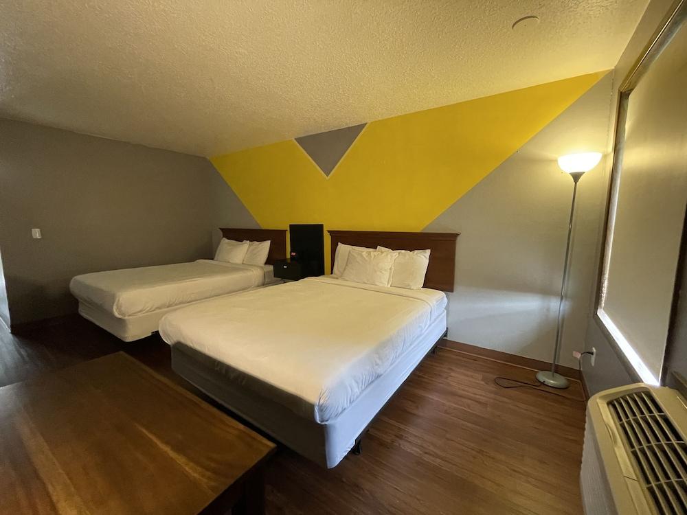 Sunnyside Inn & Suites photo 5