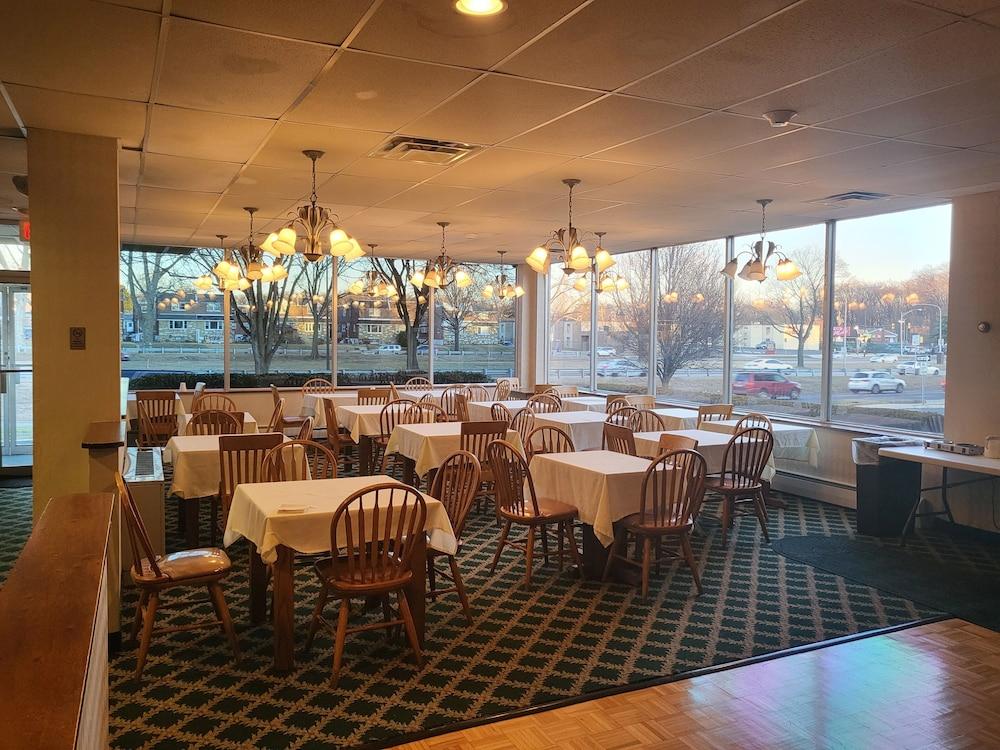 Roosevelt Inn photo 8