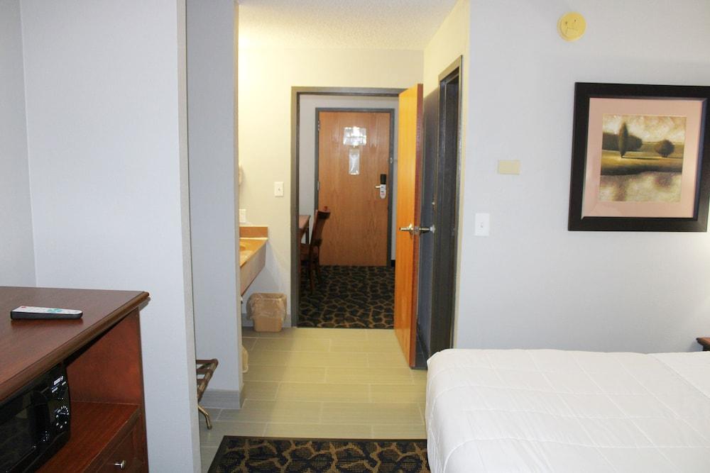 Greenlight Inn & Suites photo 12