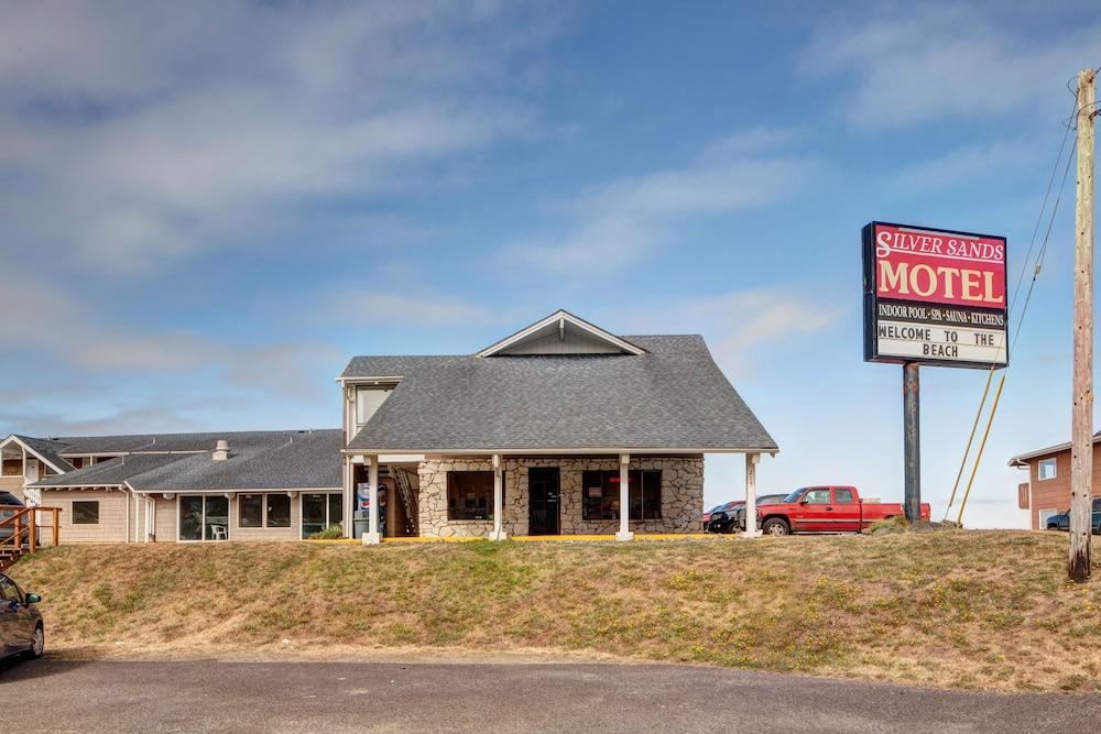 Silver Sands Motel photo 33