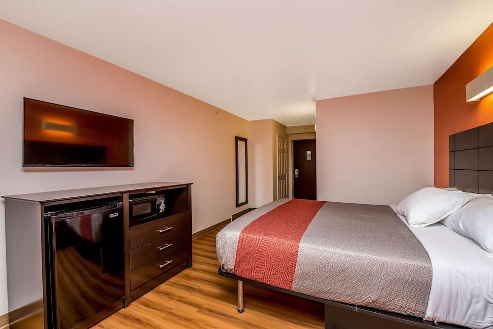 Motel 6 Peoria, IL photo 25