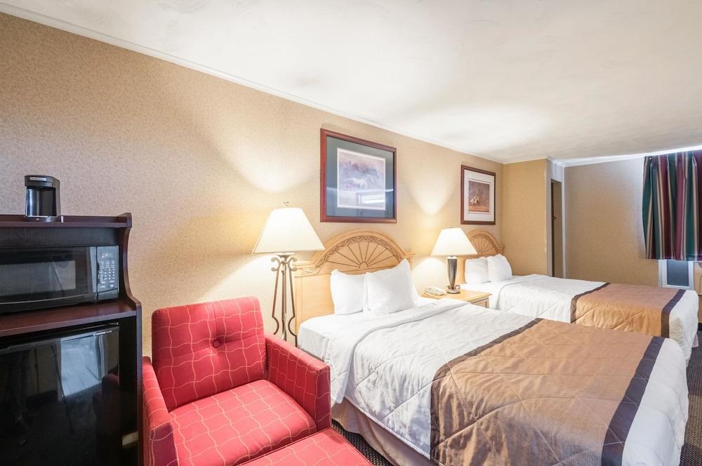 Rodeway Inn & Suites Charles Town photo 43